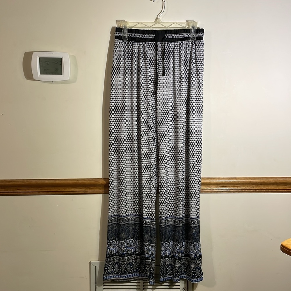 Women’s long Nylon pants size small/medium black white blue‎ pattern drawstring